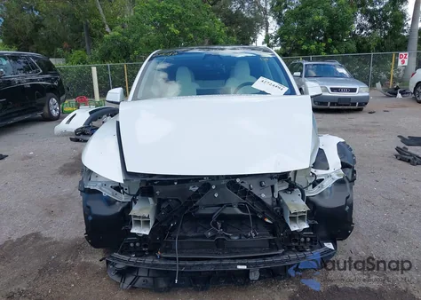 2026 Tesla Model Y Long Range Dual Motor All-Wheel Drive z USA, uszkodzony, nr VIN 7SAYGDEDXTF378062